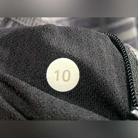 Lululemon Stride Grey Stripe Jacket Women’s Size 10 - Picture 2 of 8